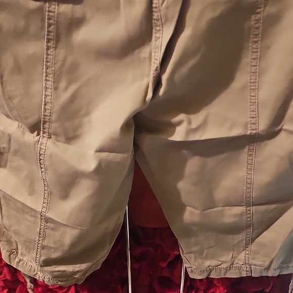 UNIONBAY Women's Khaki Tan Cargo Capri Pants Size 13 - Picture 10 of 10